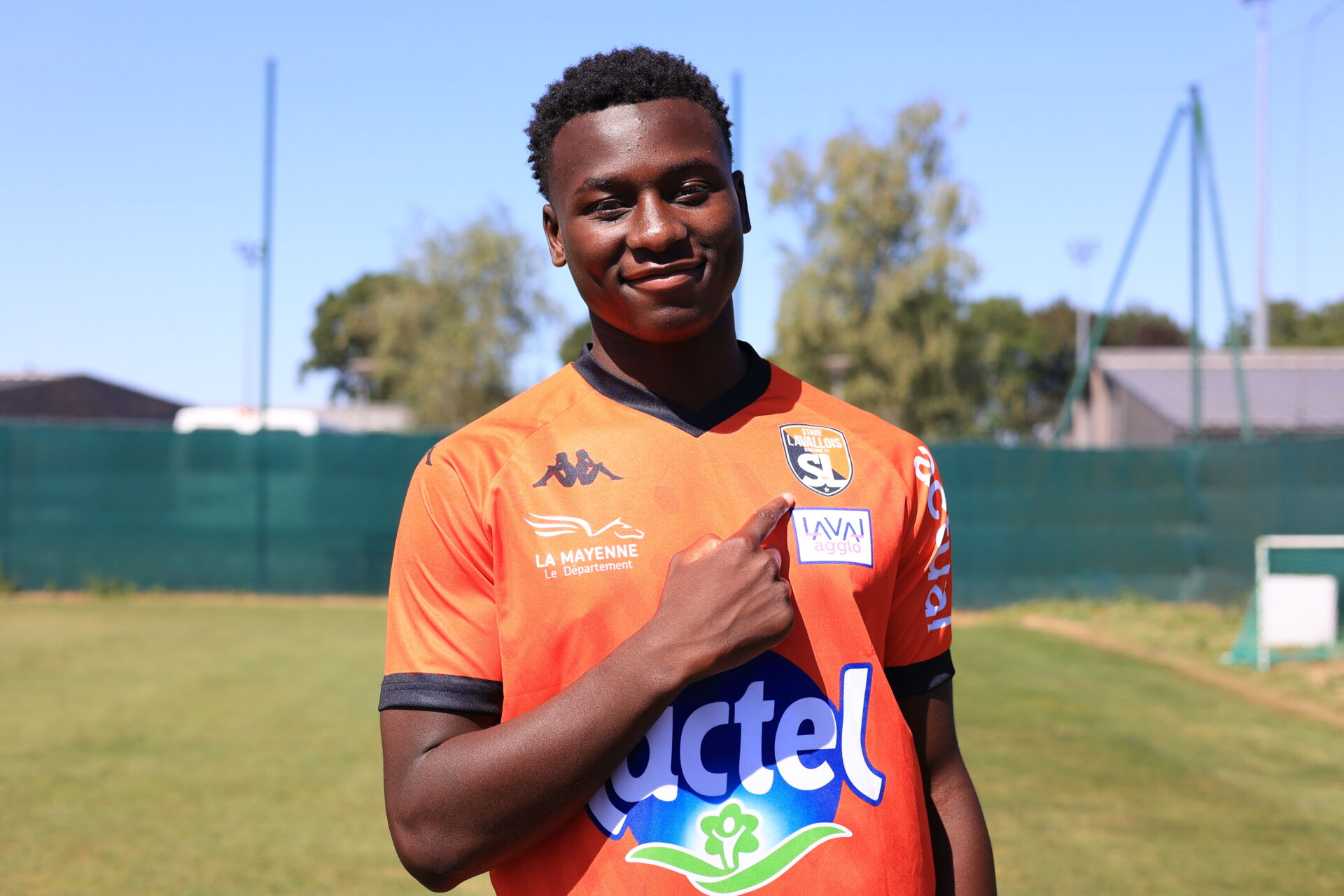 Dembo Sylla, défenseur guinéen quittant le FC Lorient