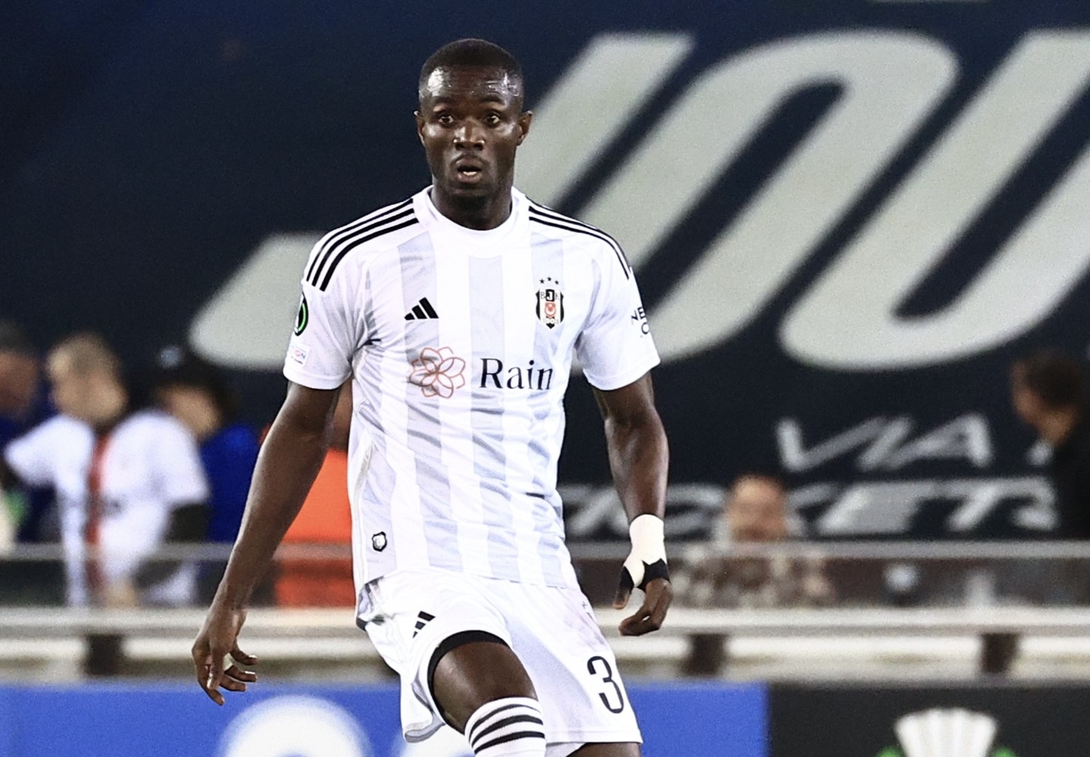 Éric Bailly lors d'un match avec Besiktas