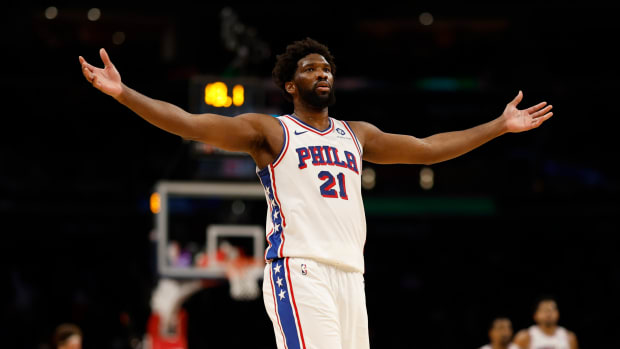 Joel Embiid marque 51 points et 12 rebonds contre les Wolves de Minesotas