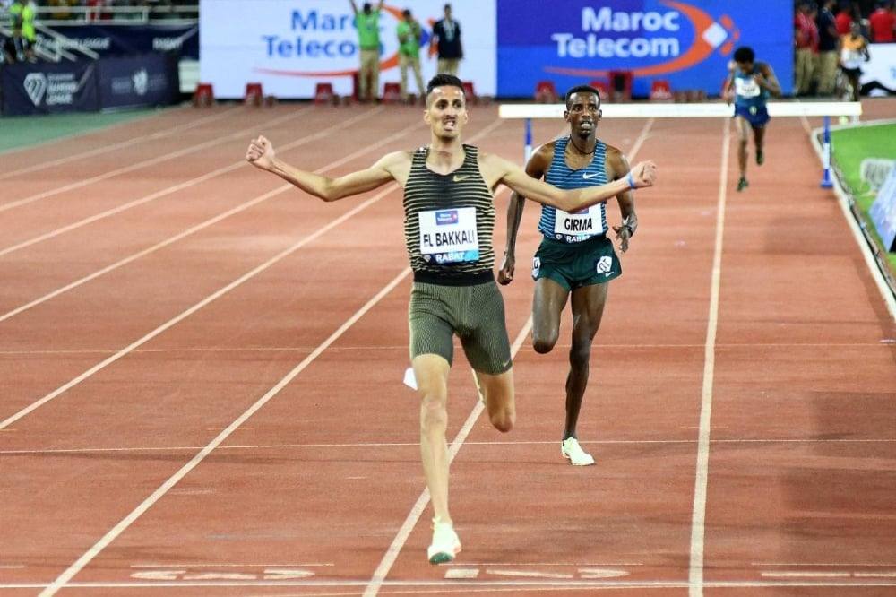 Athlète en plein saut en hauteur lors du Meeting international Mohammed VI d'athlétisme