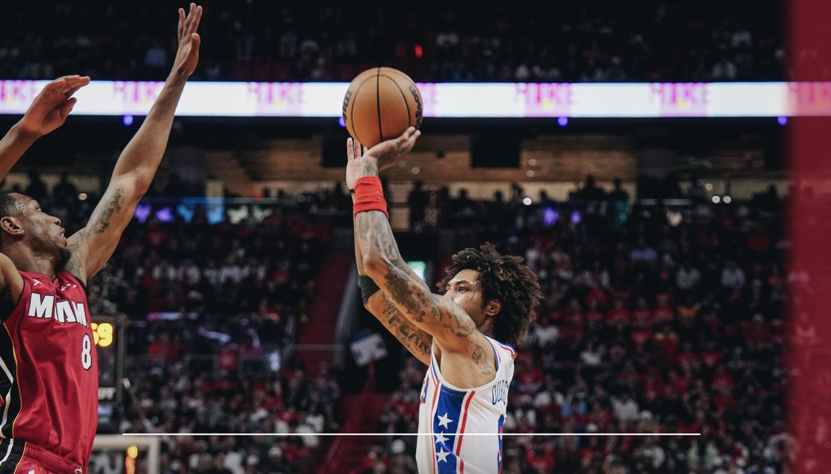 Jaime Jaquez Jr. et Bam Adebayo lors de la victoire de Miami contre Philadelphie