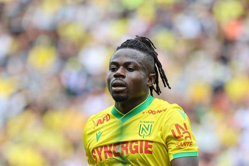 Moses Simon célèbre sa prolongation de contrat avec le FC Nantes