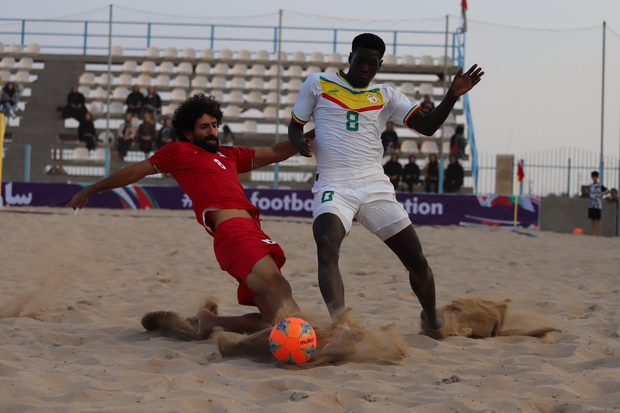 Équipe de Beach Soccer du Sénégal célébrant la victoire