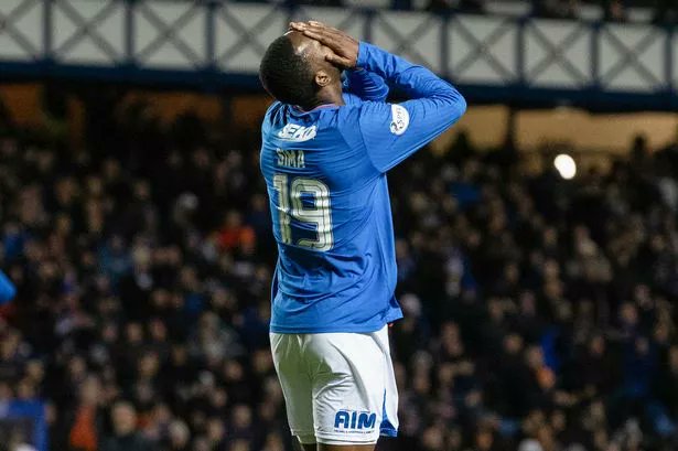 Abdallah Sima des Rangers se blesse à la cuisse lors de la séance d'entraînement