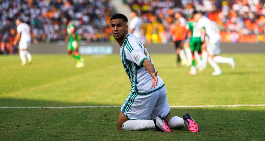 Milieu de terrain Adam Ounas