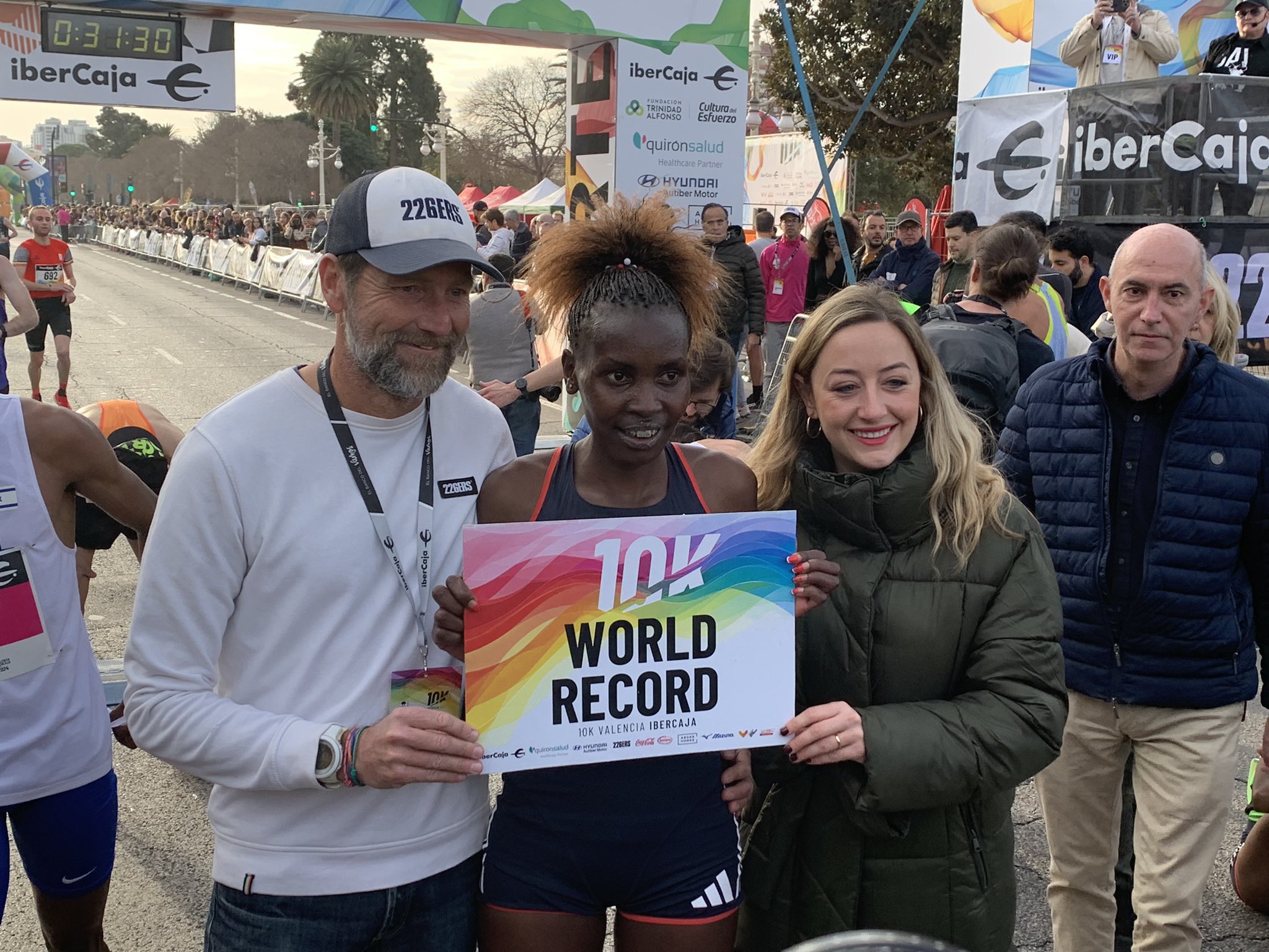 Agnes Ngetich en plein effort lors de sa course record du monde de 10 km