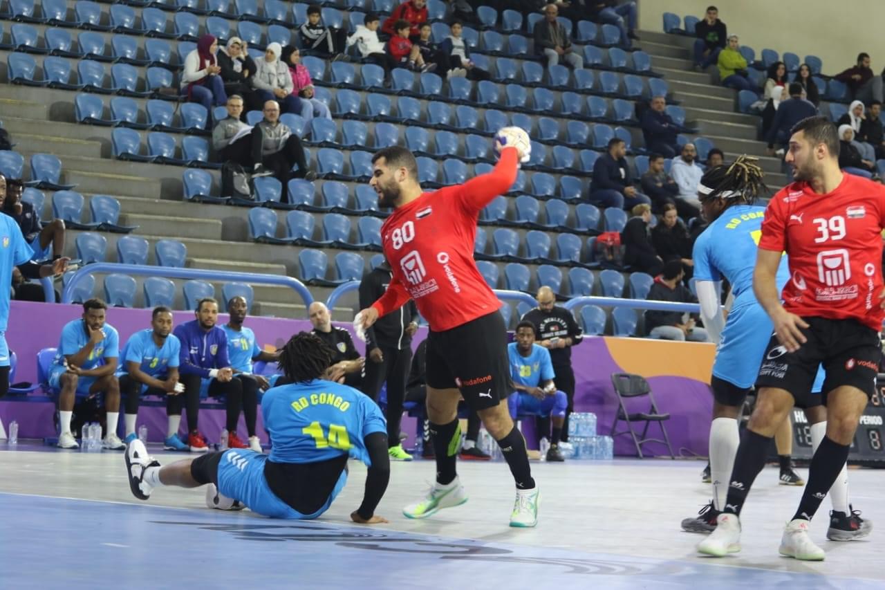 L'équipe nationale égyptienne de handball masculin célèbre sa victoire