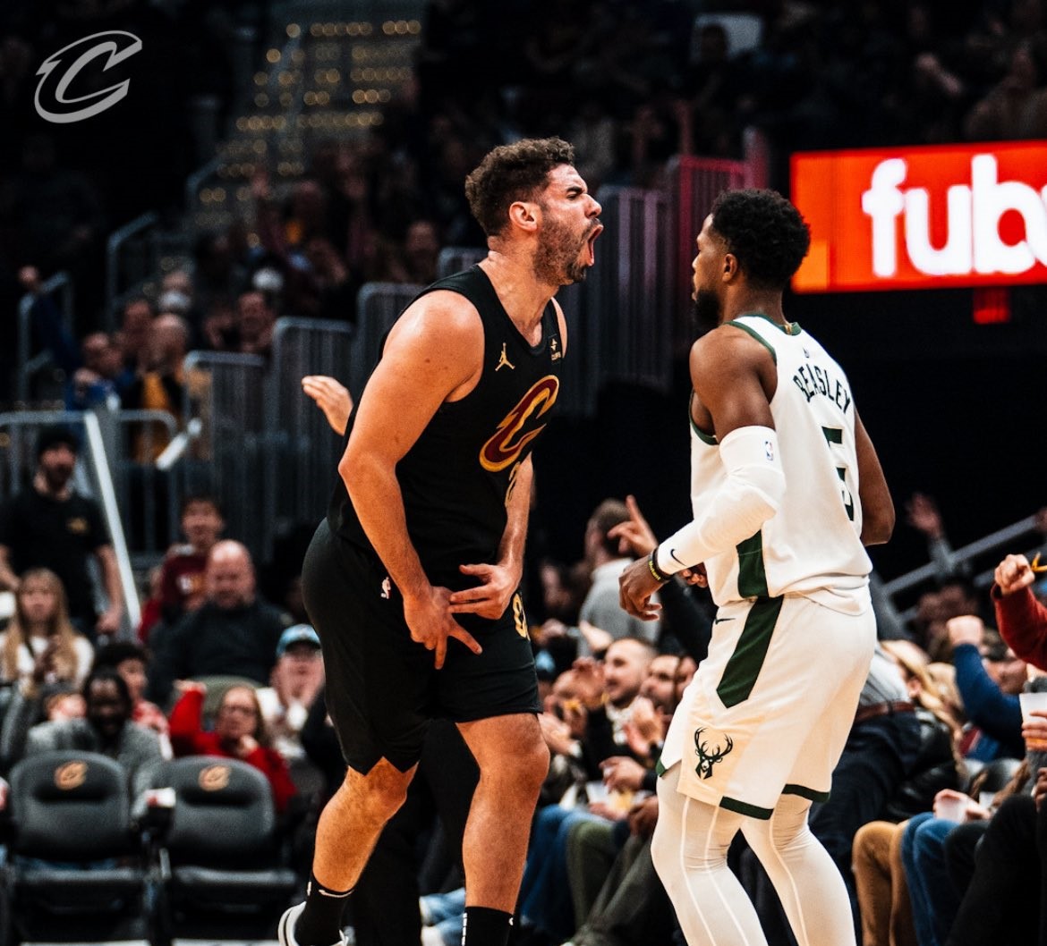 Georges Niang marque 33 points dans la victoire des Cavaliers contre Milwaukee