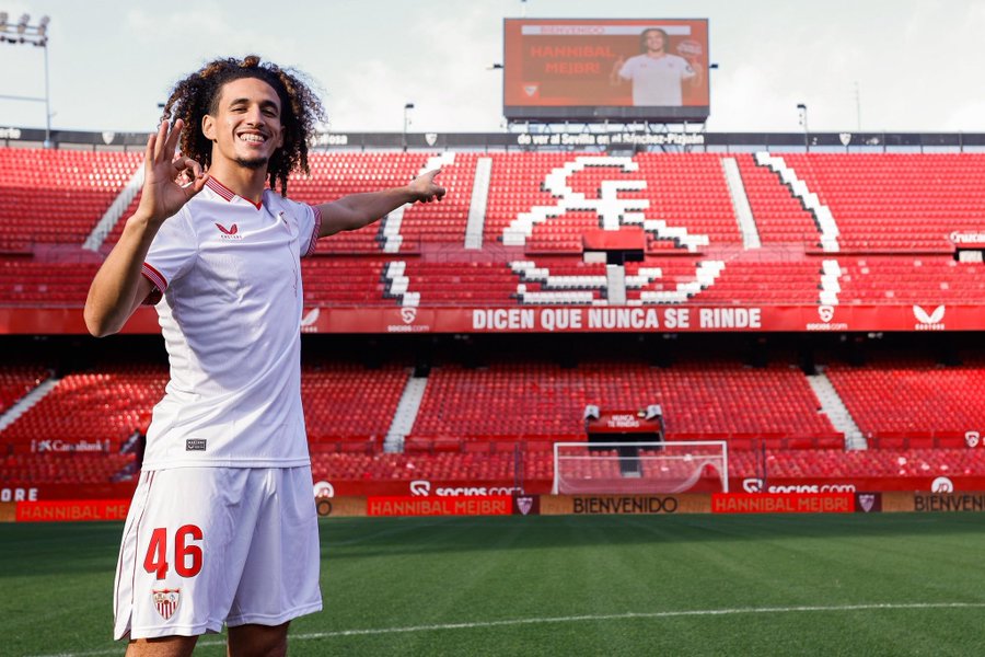 Hannibal Mejbri en action avec le FC Séville