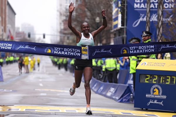 Hellen Obiri running at the Boston Marathon