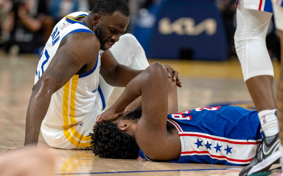 Joel Embiid blessé au genou lors du match contre Golden State