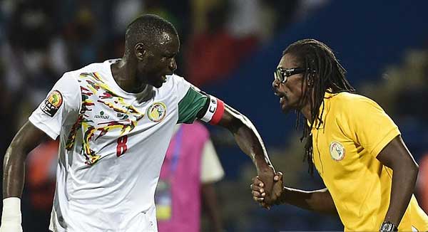 Cheikhou Kouyaté lors d'un match de football