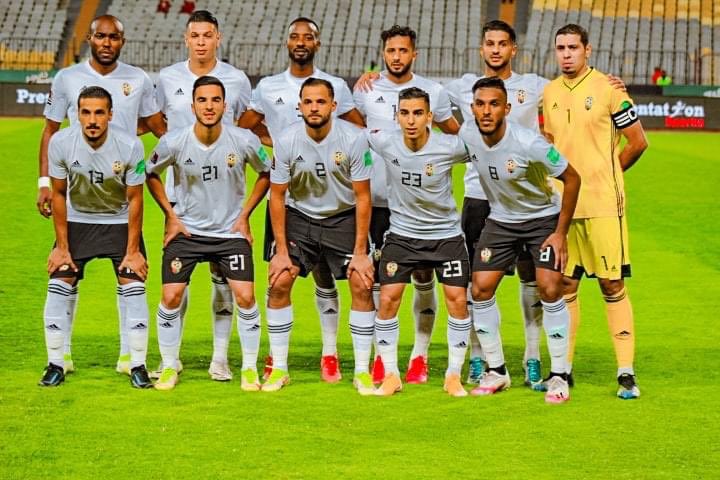 Joueur de football célébrant une victoire