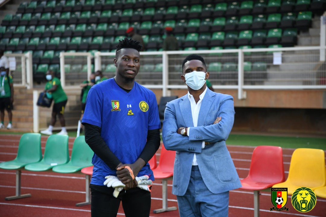 André Onana et Samuel Eto'o lors de la CAN 2023