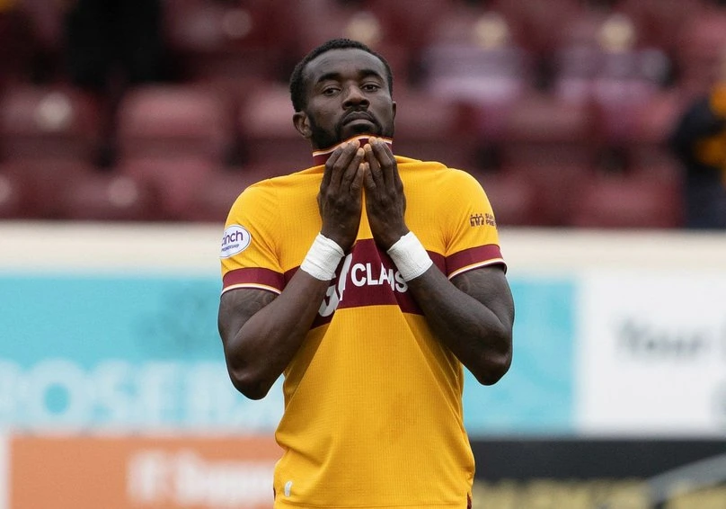 Pape Ndiaye Souaré en action pour Motherwell FC