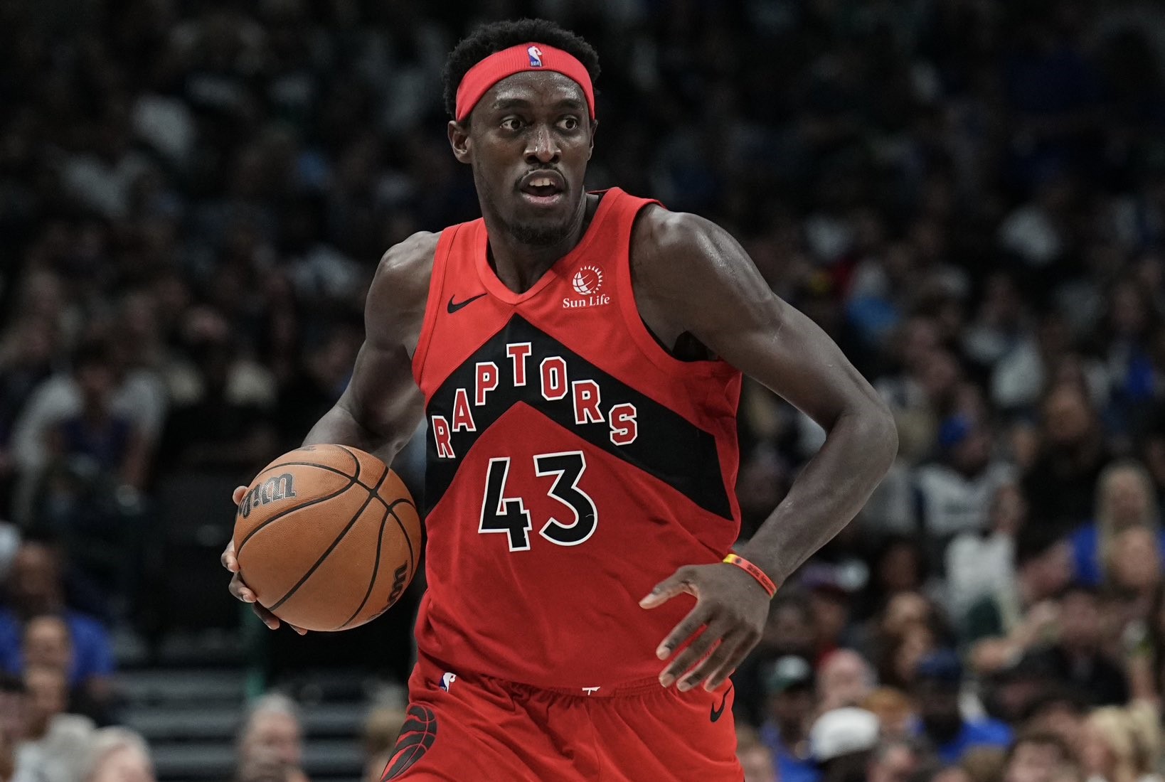 Pascal Siakam célèbre sa performance lors de la victoire des Raptors contre les Cavaliers