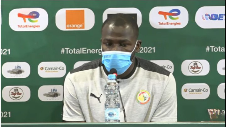 Kalidou Koulibaly lors de la conférence de presse avant le match contre la Gambie