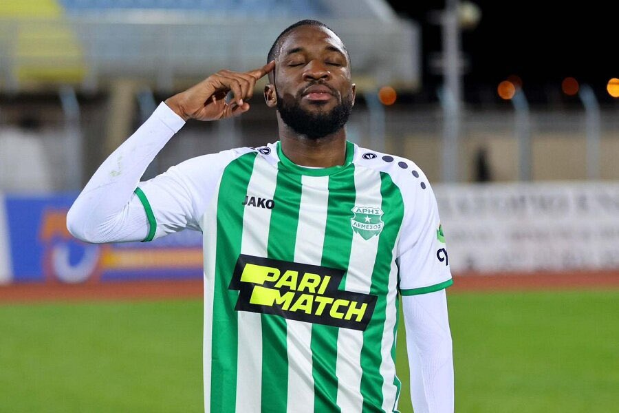 Shavy Babicka avec le maillot du Toulouse FC