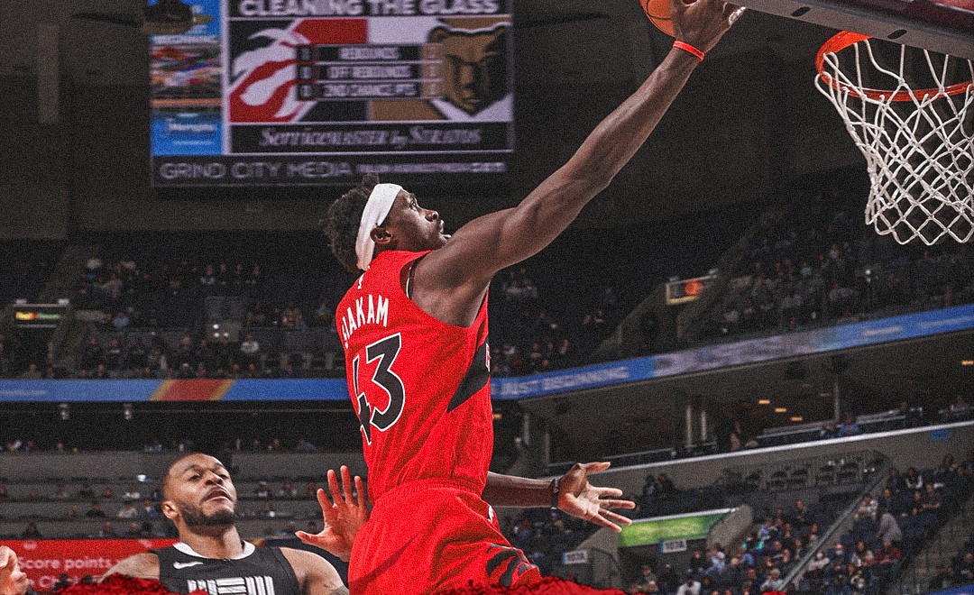 Pascal Siakam en action pendant un match de basketball