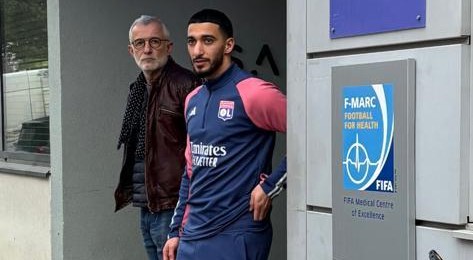 Saïd Benrahma sur le banc lors de la victoire de l'OL contre l'OM