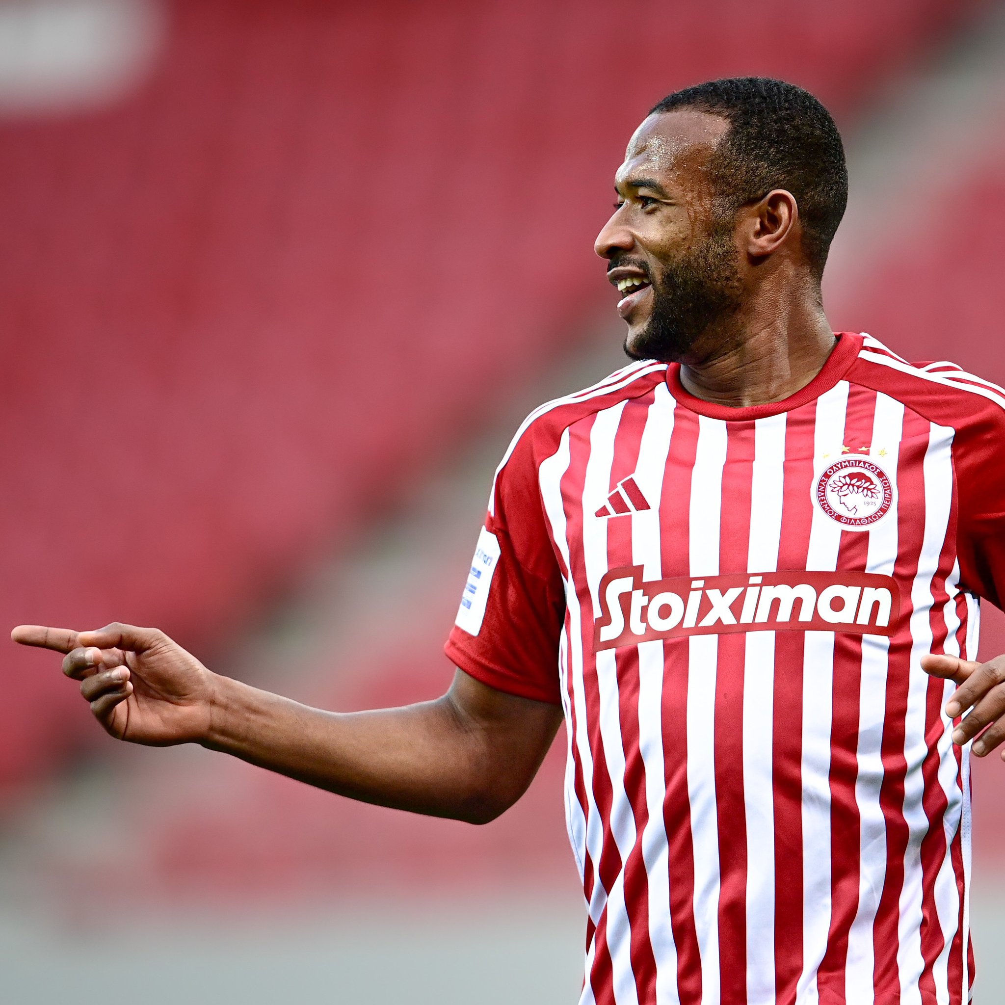 Ayoub El Kaabi celebrating his goal for Olympiakos