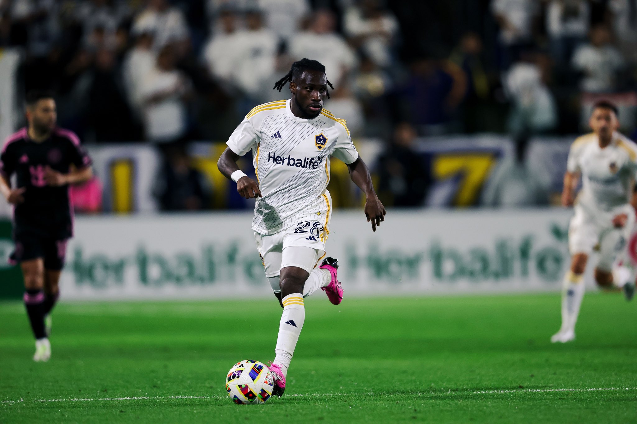 Joseph Paintsil en action lors de ses débuts en MLS avec Los Angeles Galaxy