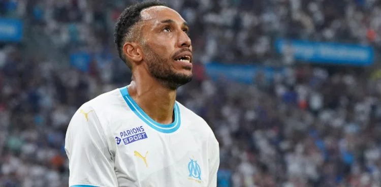 Pierre Emerick-Aubameyang exprimant sa frustration après le match entre l'Olympique de Marseille et le Shakhtar Donetsk