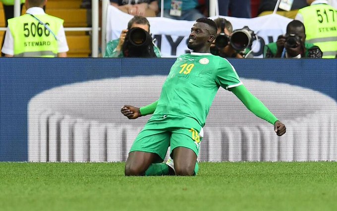 Mbaye Niang célèbre un but avec l'équipe nationale sénégalaise