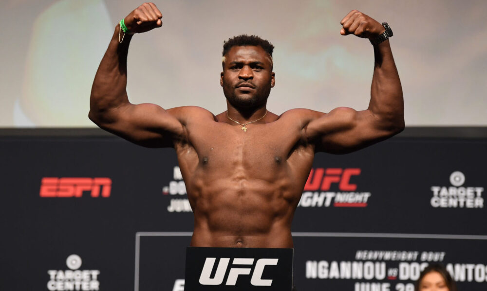 Francis Ngannou et Antony Joshua face à face lors de la pesée