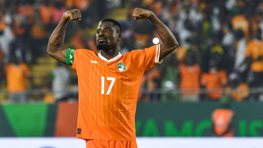 Serge Aurier célèbre la victoire de la Côte d'Ivoire