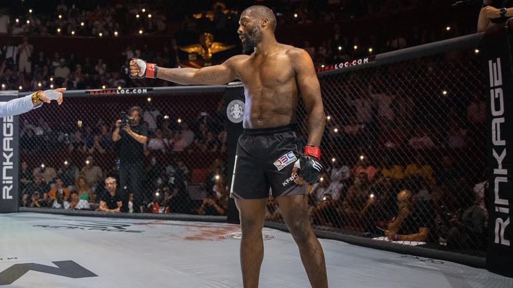 Cédric Doumbé lors d'un combat de MMA