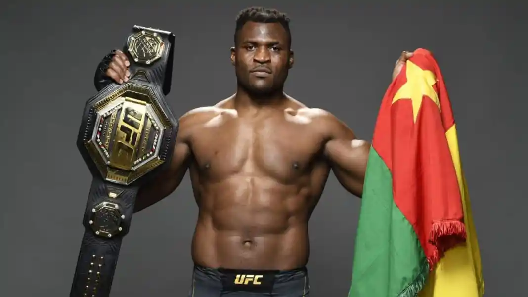 Francis Ngannou lors d'un combat de boxe