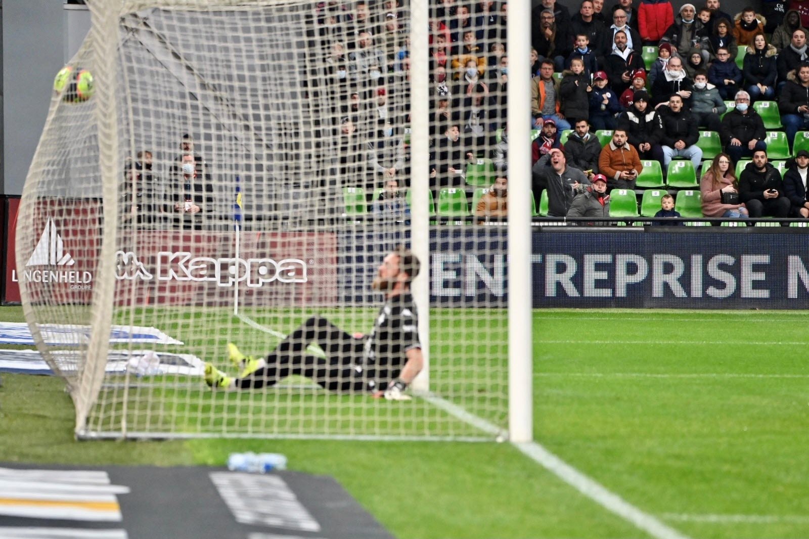 Le gardien de Metz commet une erreur face à Monaco