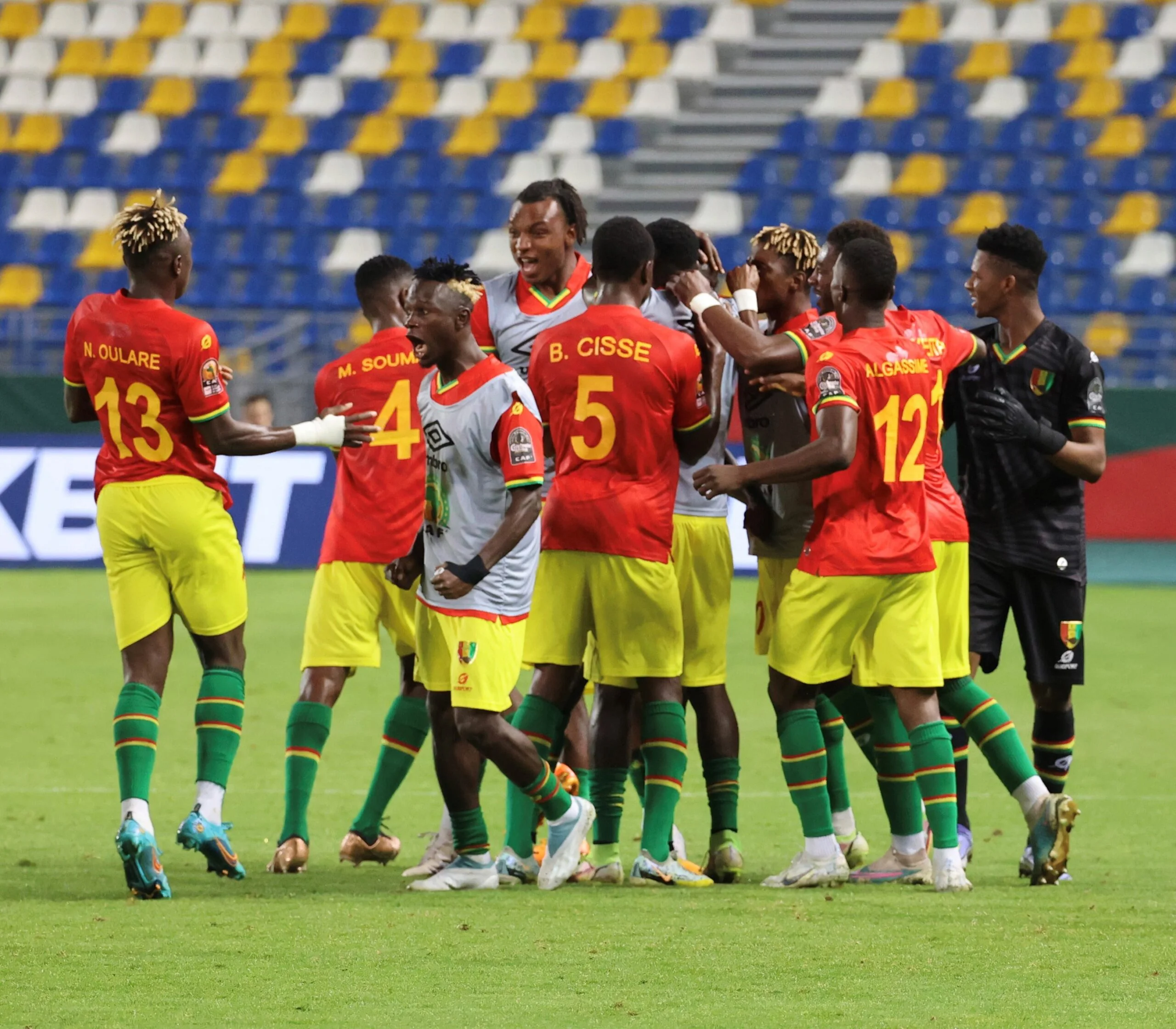 Joueur de football guinéen s'entraînant