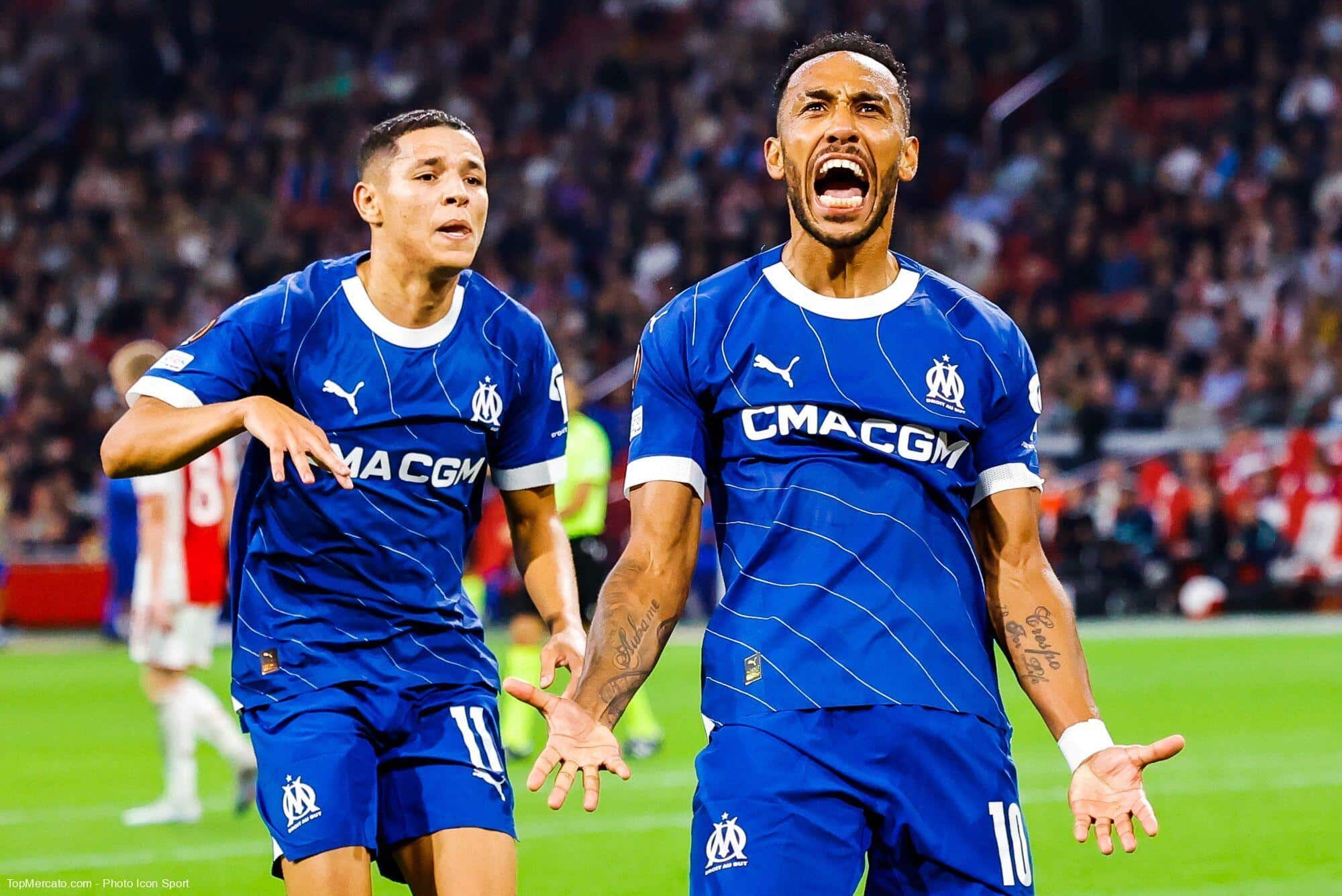 Amine Harit and Pierre-Emerick Aubameyang on the pitch