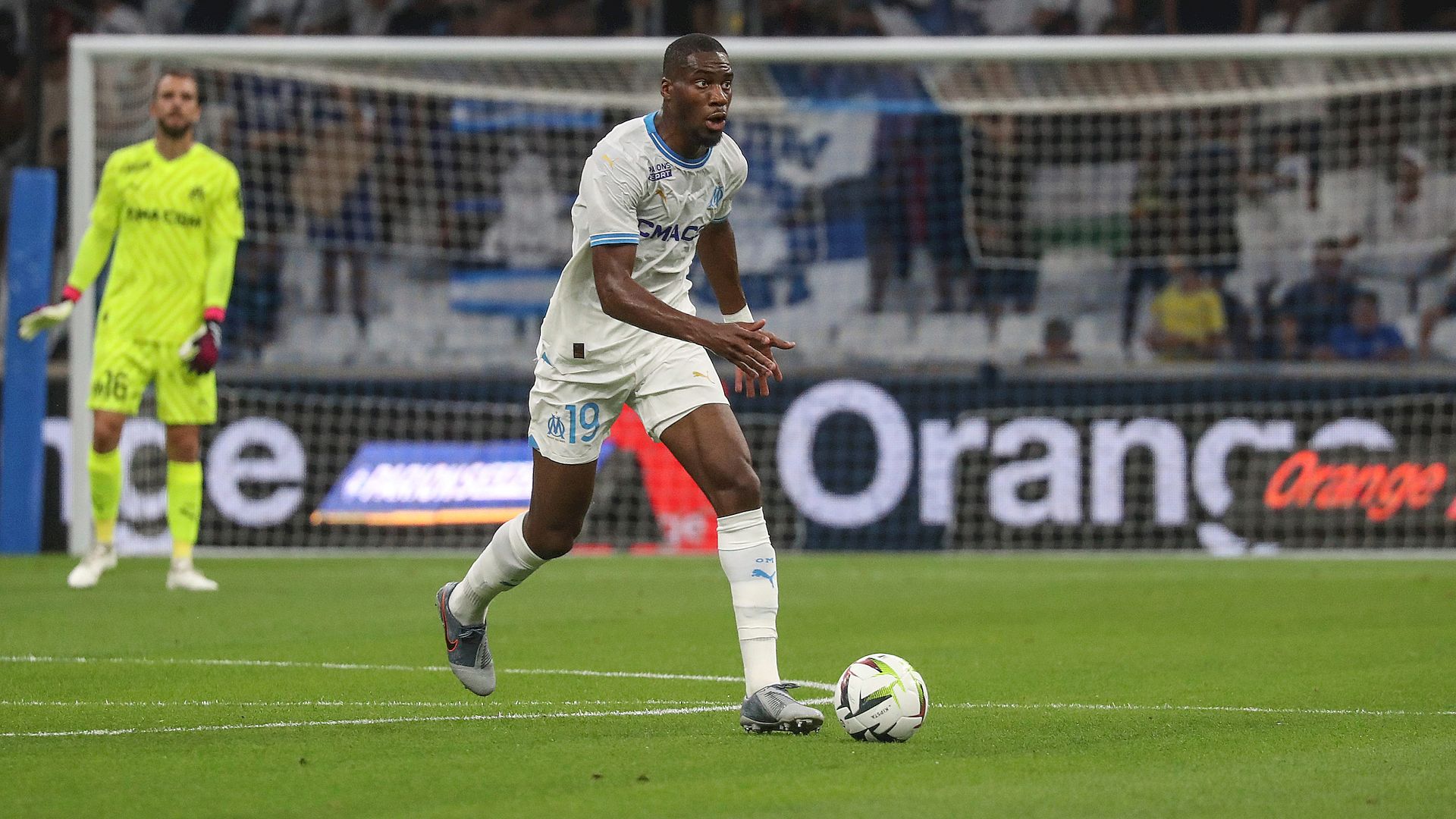 Geoffrey Kondogbia, milieu de terrain de Marseille, se prépare pour le match contre Villarreal