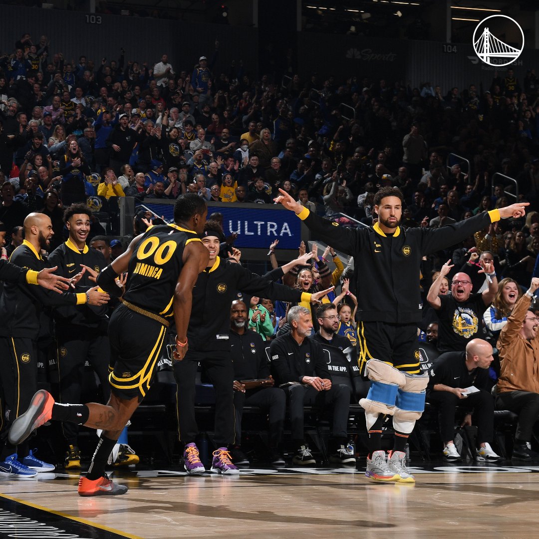 Stephen Curry et Jonathan Kuminga célèbrent une victoire convaincante des Golden State Warriors sur les Milwaukee Bucks