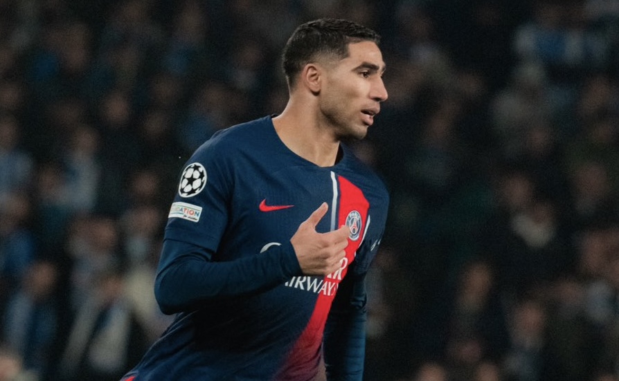 Achraf Hakimi lors d'une conférence de presse avant le match retour contre le FC Barcelone