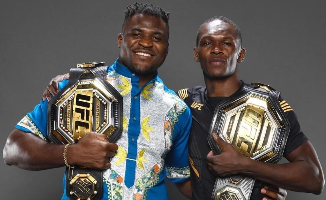 Israel Adesanya soutenant Francis Ngannou