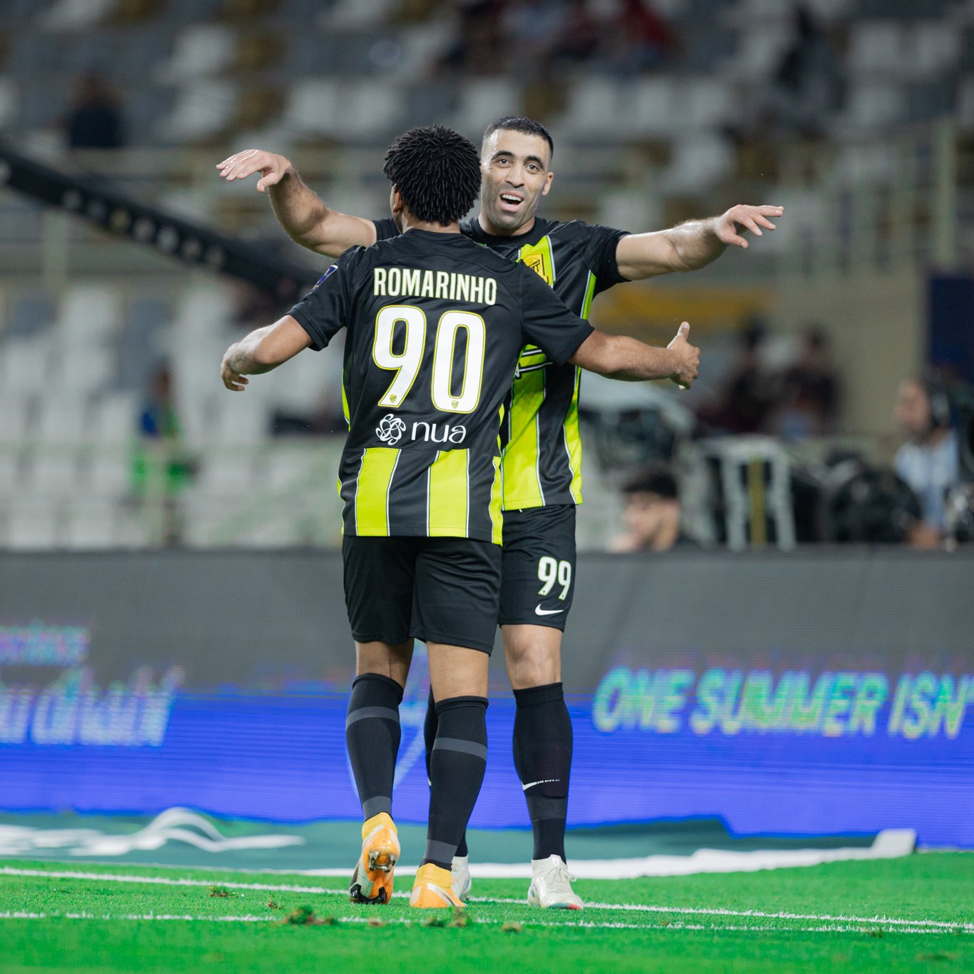 Al-Ittihad celebrates victory in the semi-finals of the Saudi Arabian Super Cup