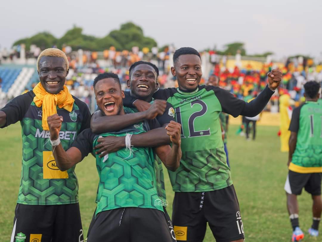 Joueur de Dreams FC célébrant un but