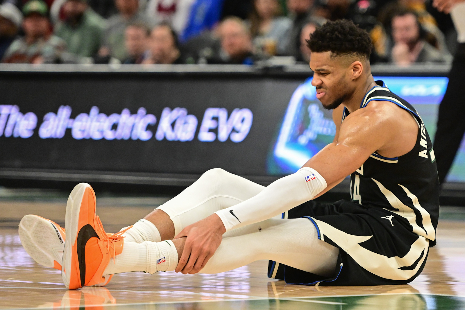 Giannis Antetokounmpo blessé mais récupération prévue en une à deux semaines