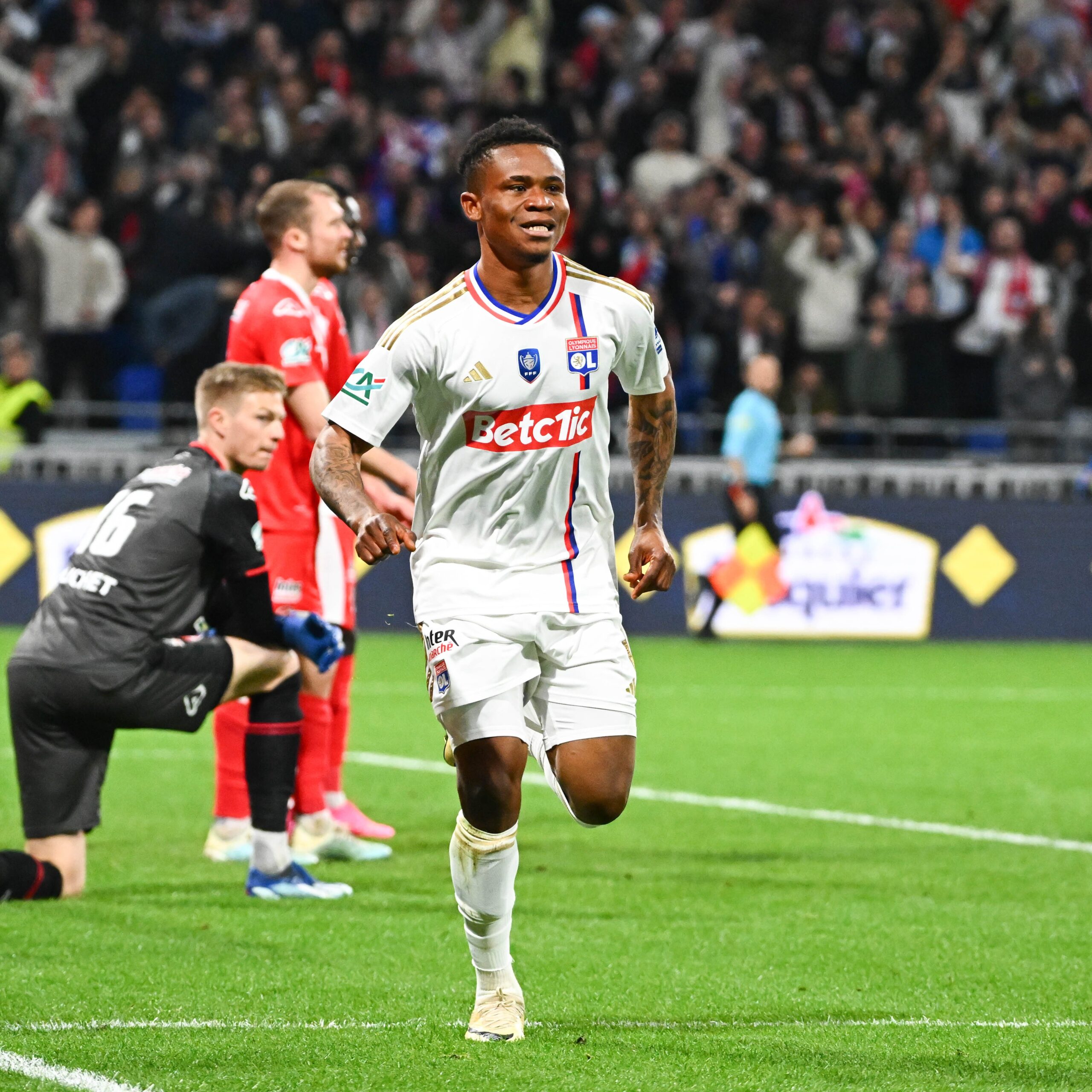 L'Olympique Lyonnais célèbre la victoire en demi-finale de la Coupe de France