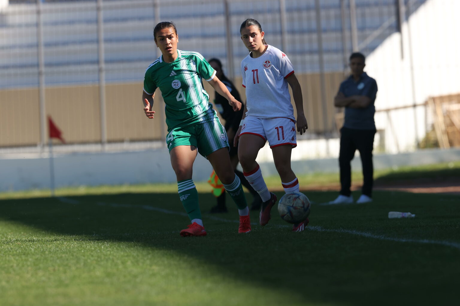 Joueuses de l'équipe nationale féminine de l'Algérie et de la Tunisie lors du match amical