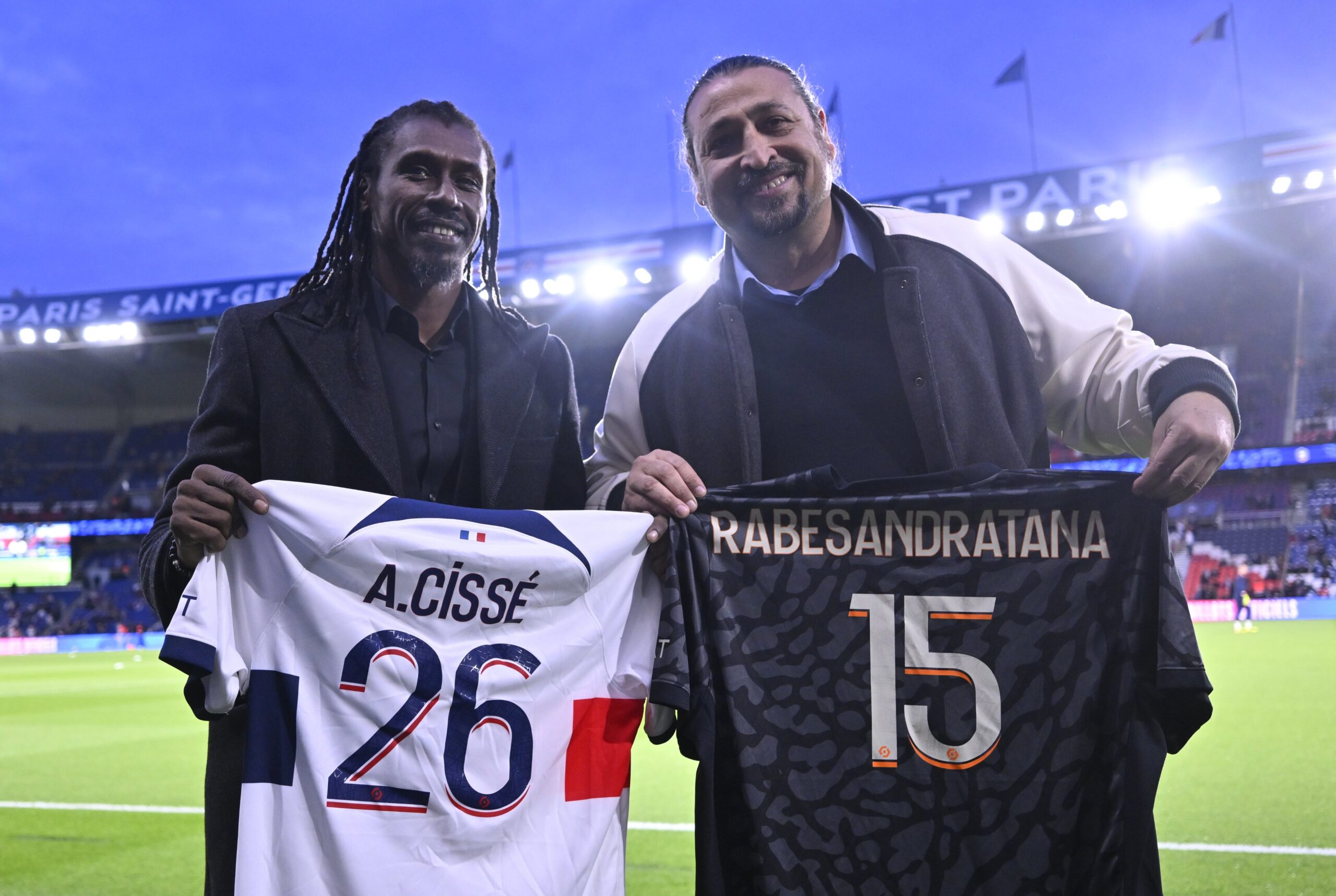 Aliou Cissé et Eric Rabésandratana lors de la mise en avant des anciens joueurs du PSG