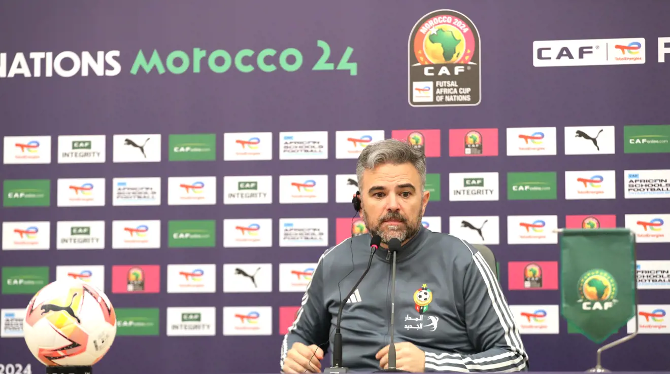 Sélectionneur de la Libye Ricardo Inuguez lors de la conférence de presse d'après-match