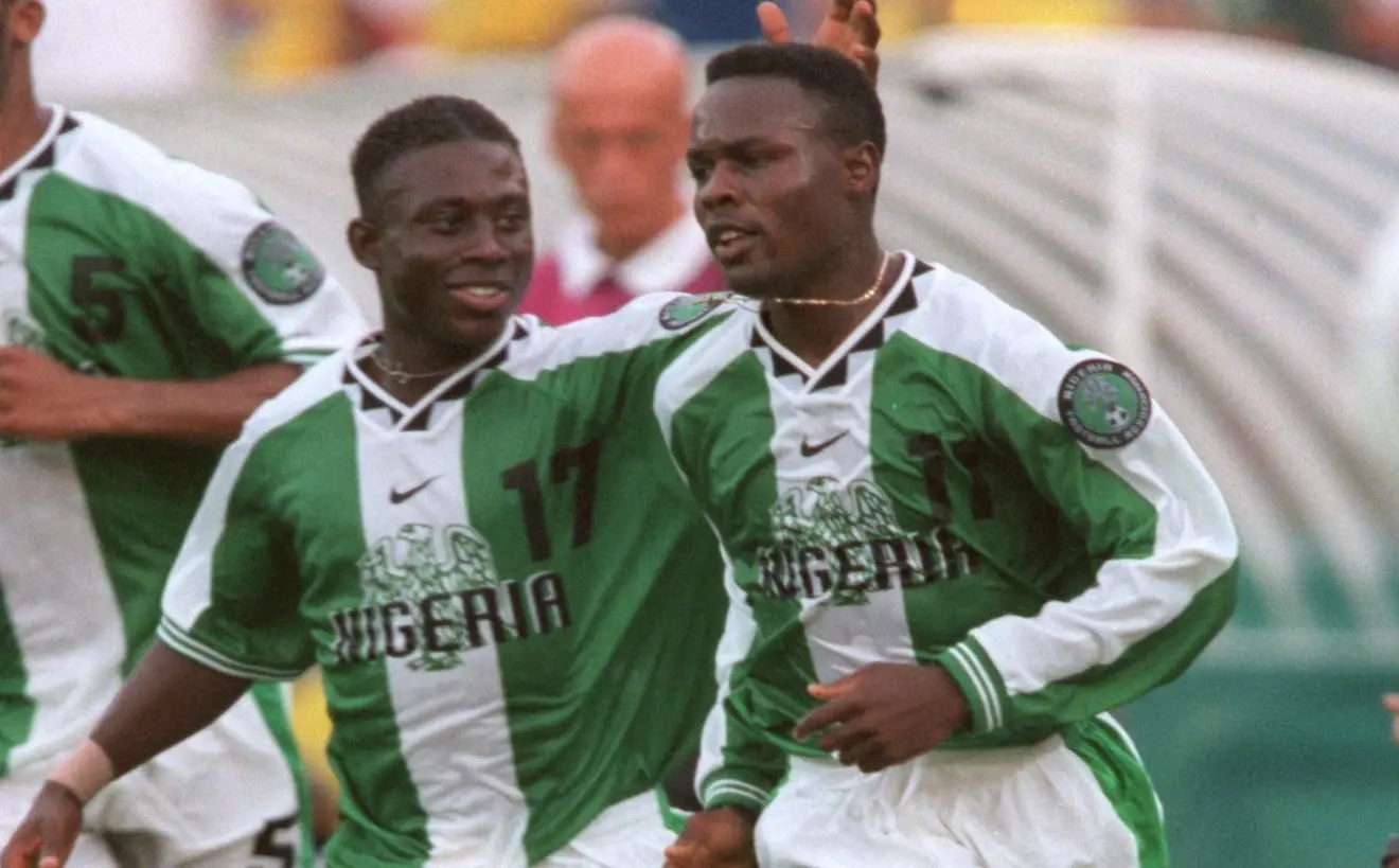 L'équipe de football nigériane célèbre sa victoire historique aux Jeux Olympiques de 1996