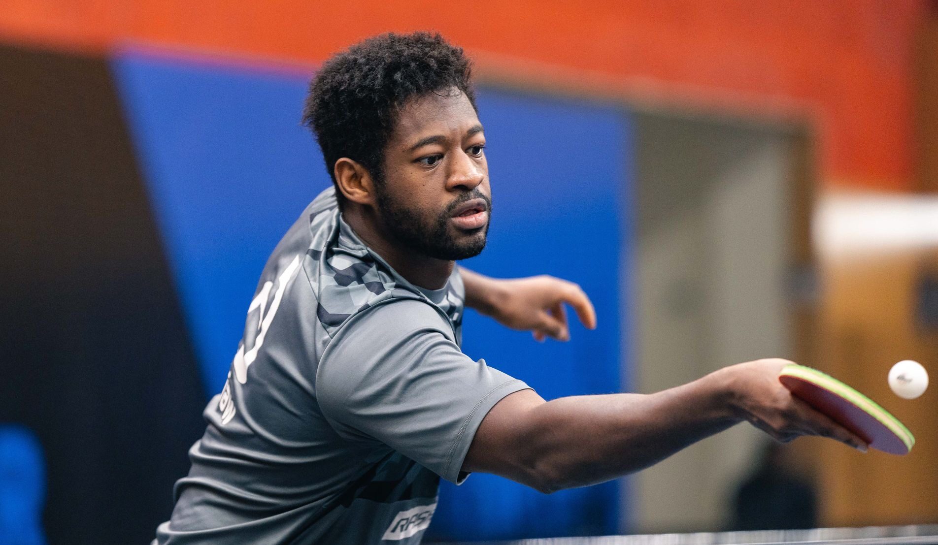 Ibrahima Diaw en action lors d'un match de tennis de table