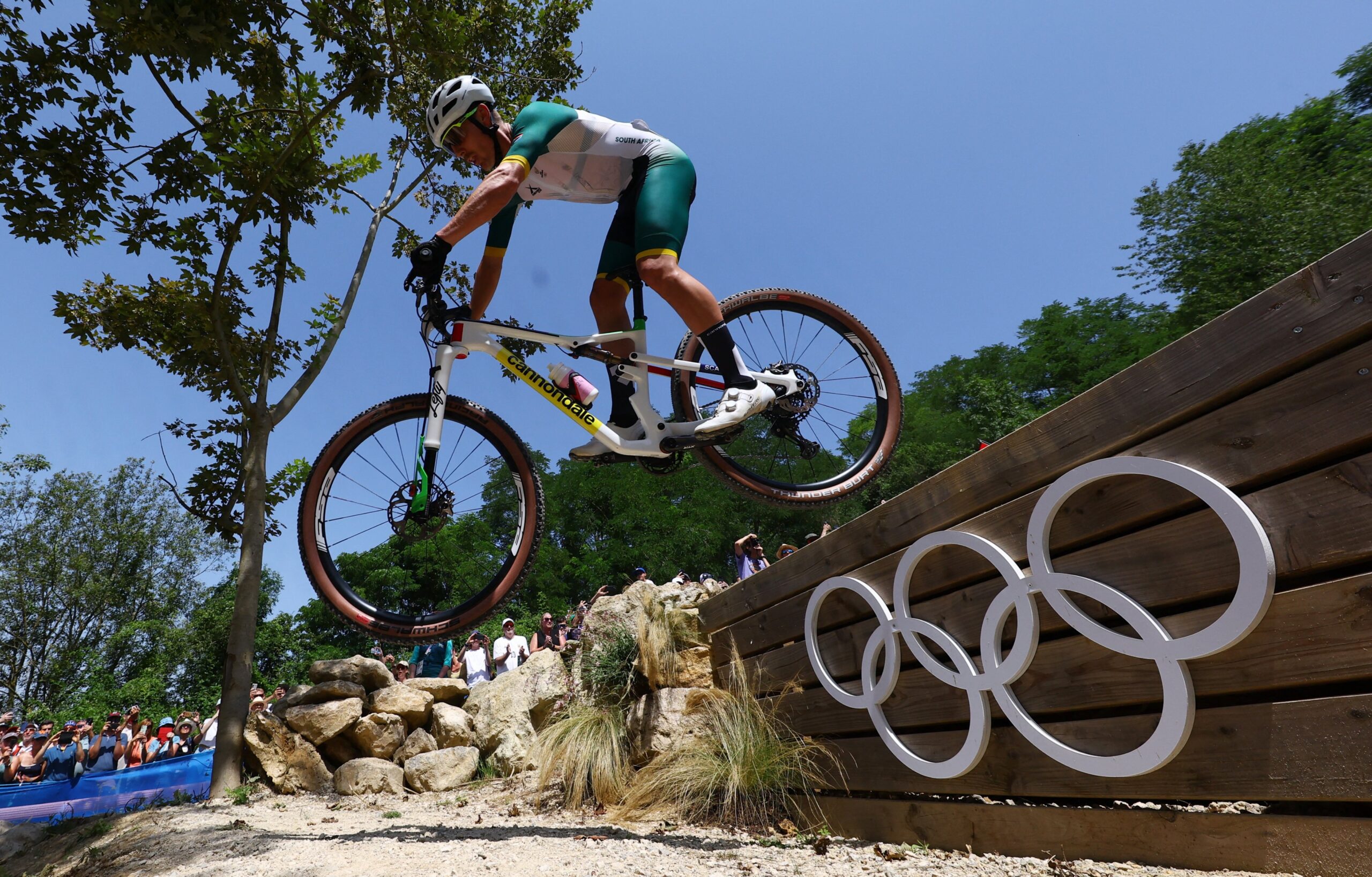 Alan Hatherly lors de la compétition de VTT cross-country aux Jeux Olympiques de Paris 2024