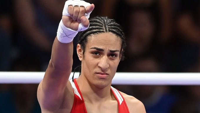 Imane Khelif de l'Algérie en action lors du quart de finale du tournoi de boxe féminine aux JO 2024